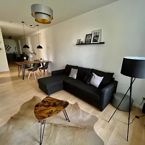  Apartment Purer Luxus Mit 2 Schlafzimmern, Balkon Und Privat-parkplatz